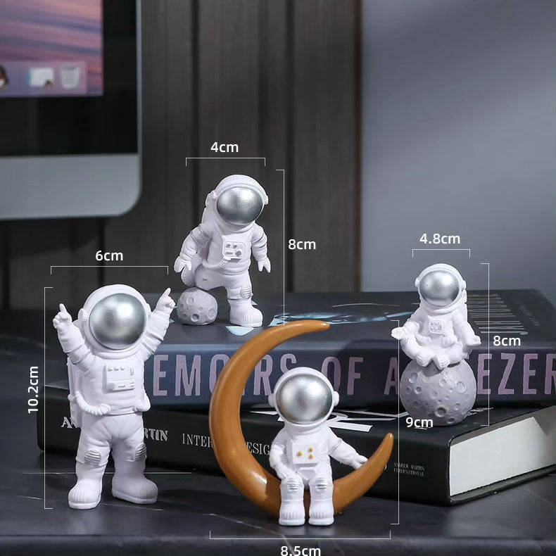 Astronaut Figure Statue / Spaceman Ornament