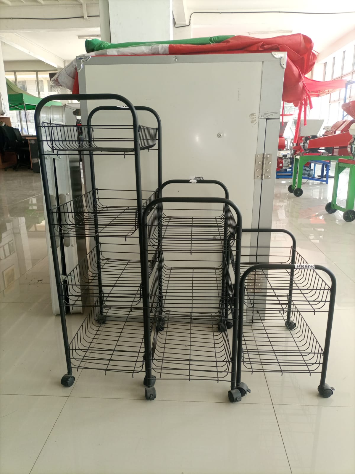 Metallic vegetable rack gha