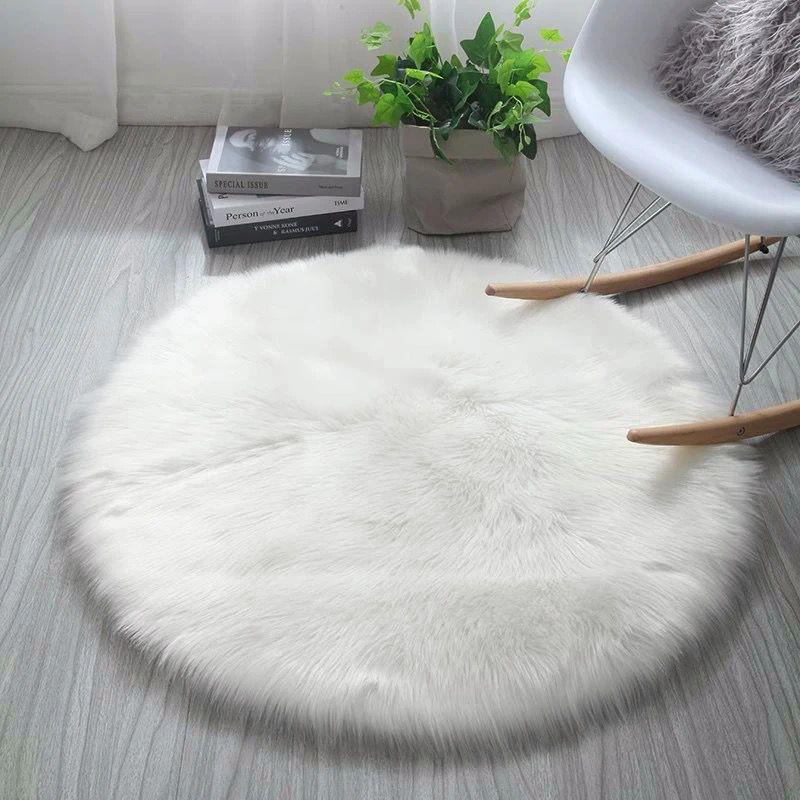 Round white faux fur rug