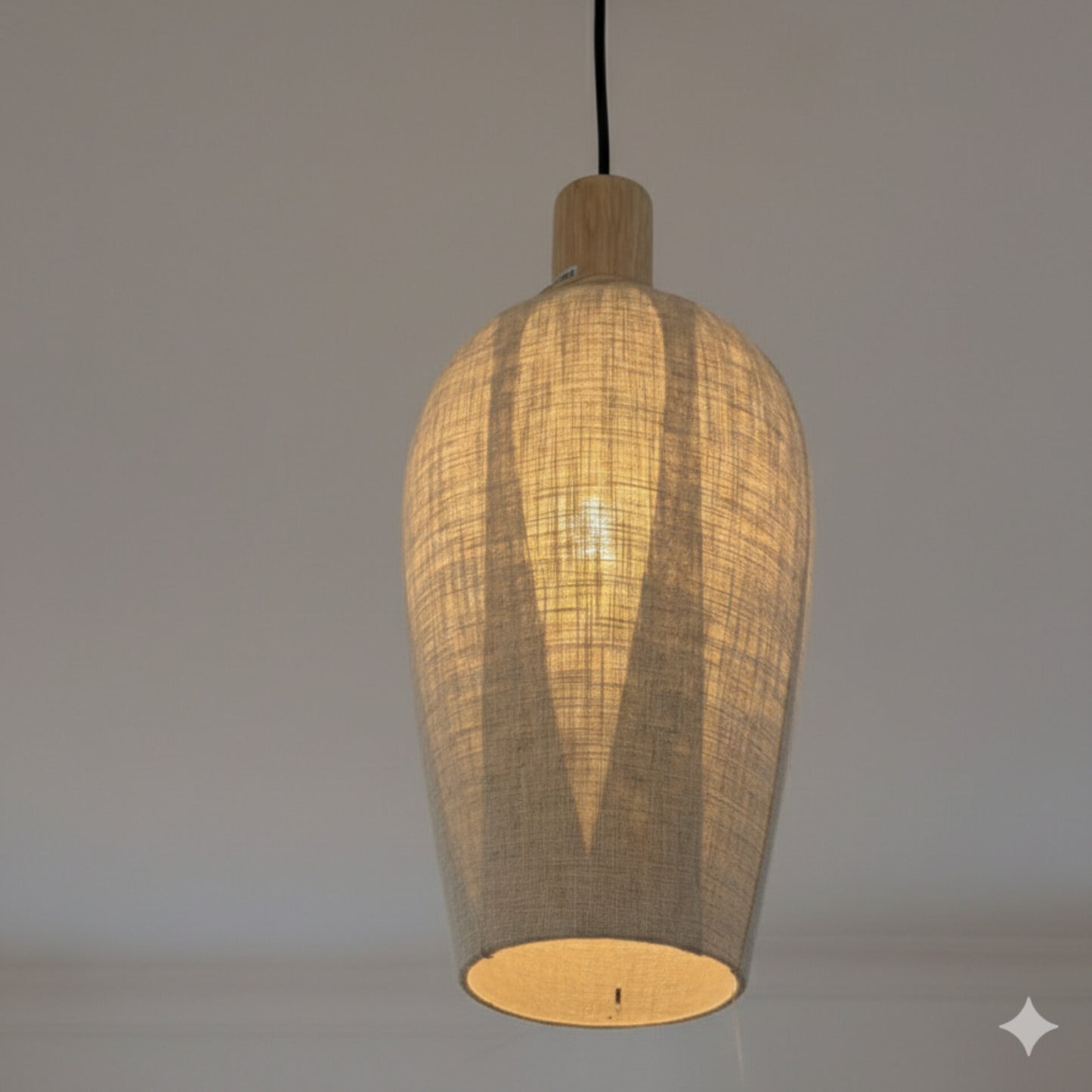 Pendant Light with Wood Grain Detail And Bulb