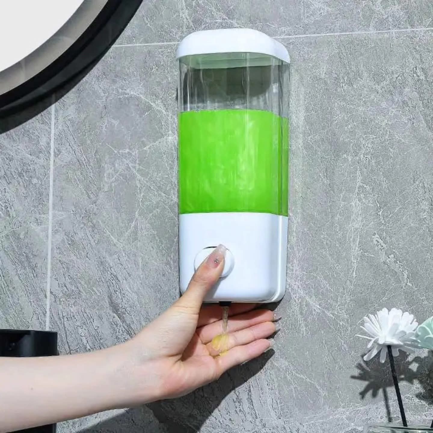 Manual soap dispenser