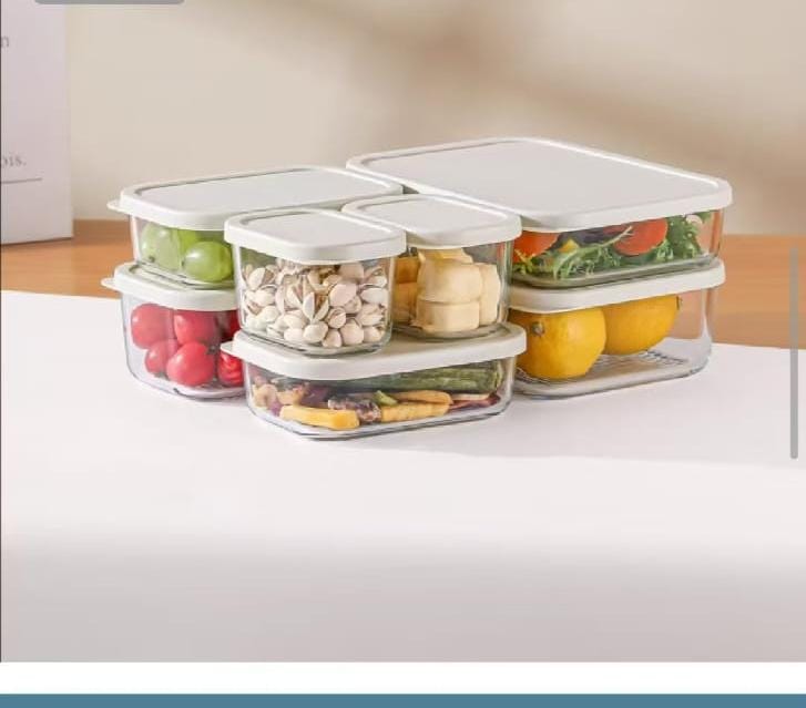 Set of food storage containers with lids