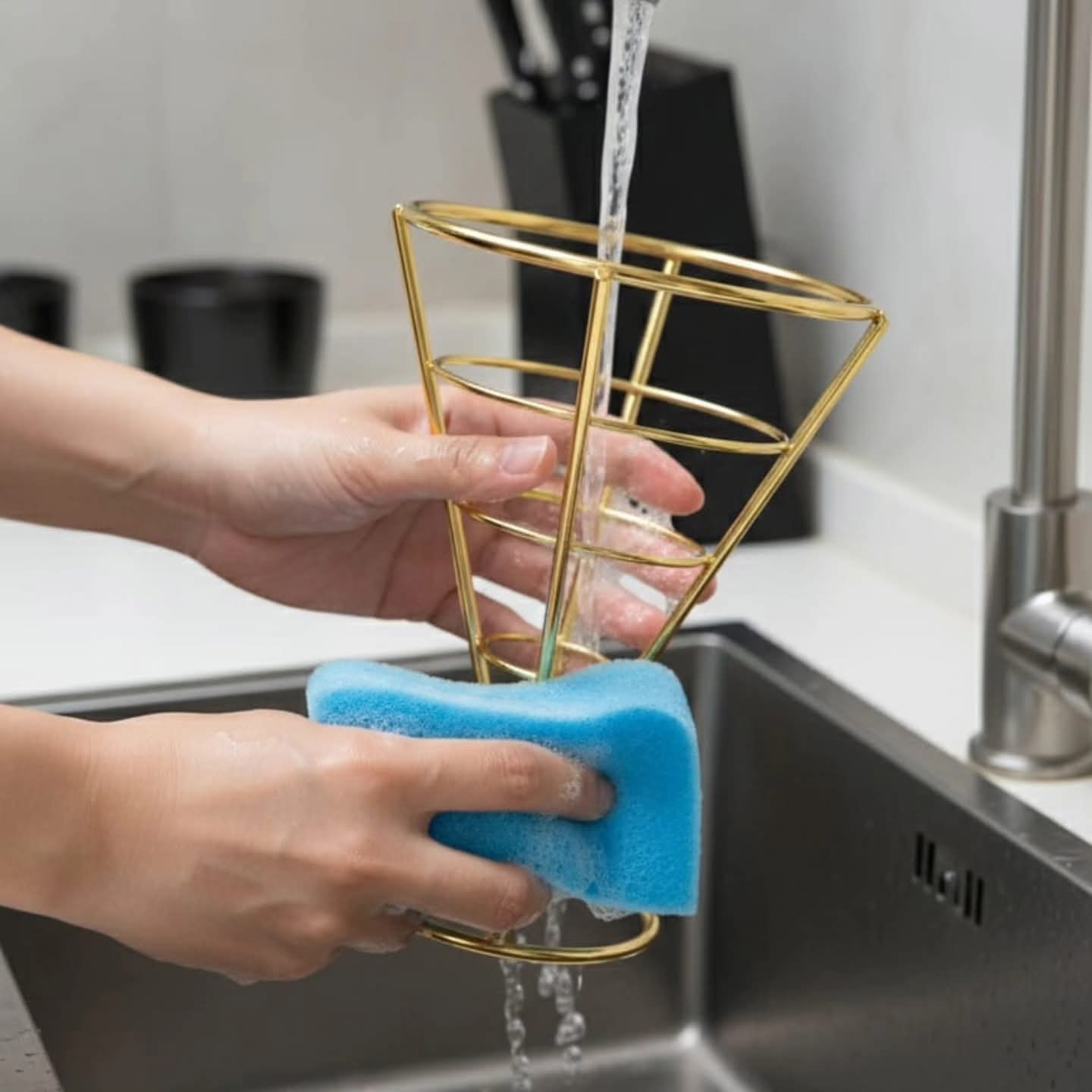 Conical chips basket