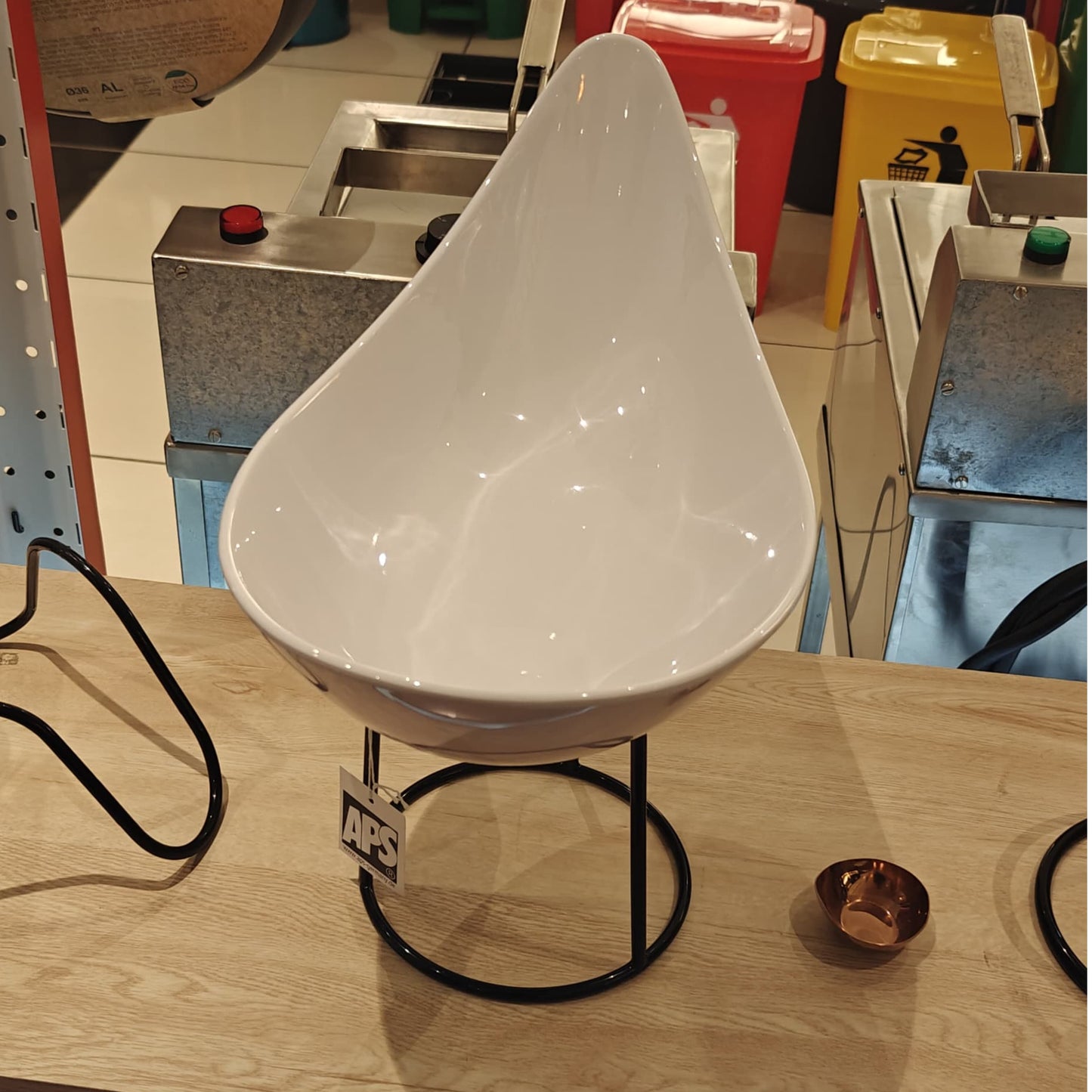 Tear Drop Shaped Melamine Salad Serving Bowl with Metal Stand