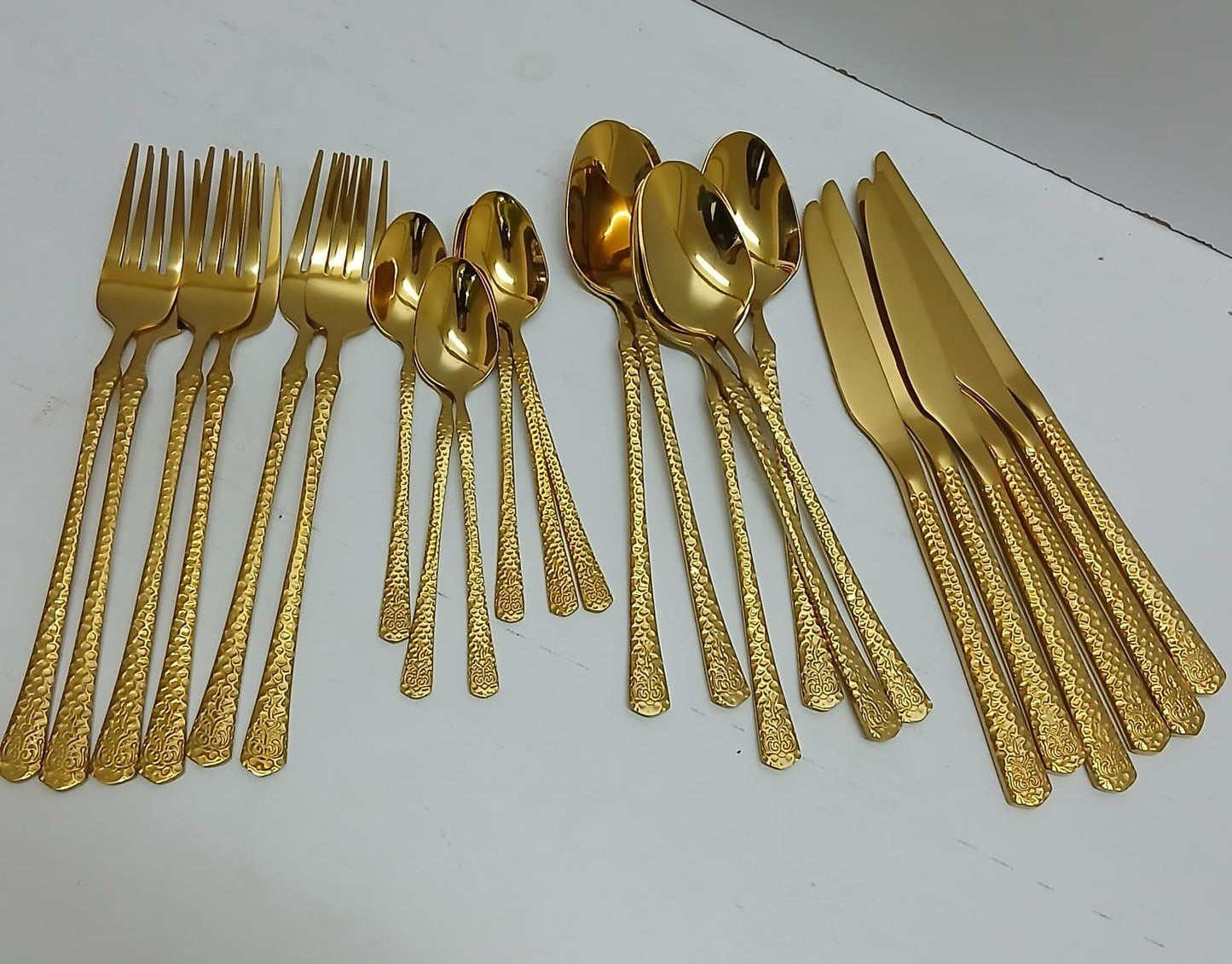 24 Piece gold stainless steel cutlery set