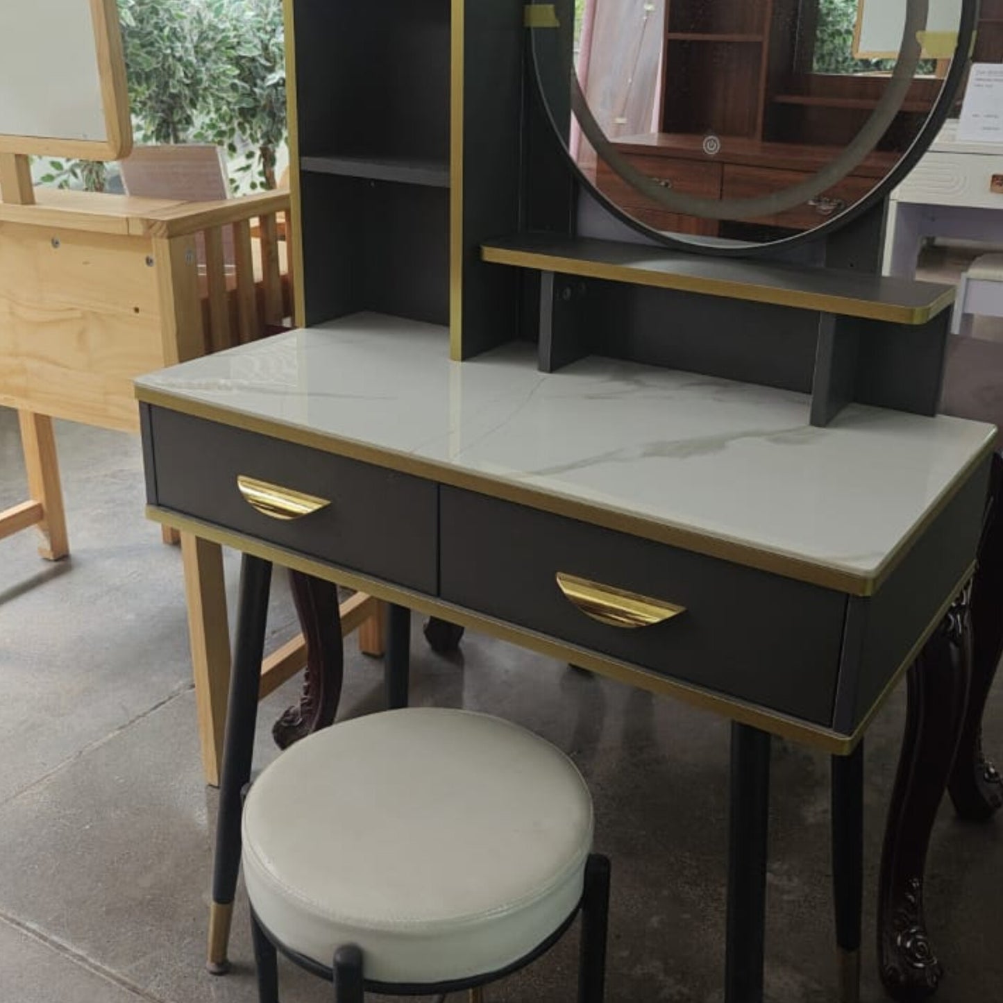 Dressing table