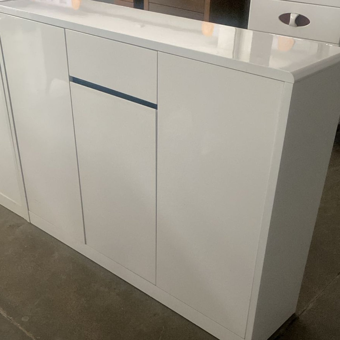 Forward cabinet/Buffet cabinet