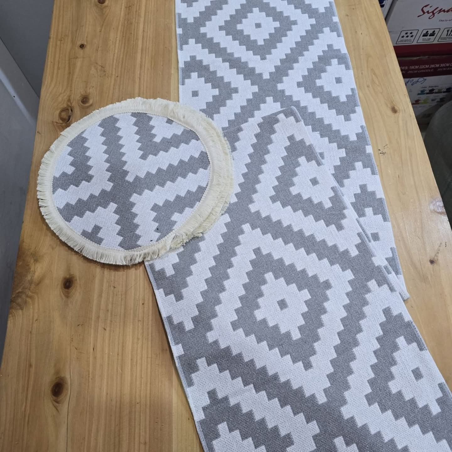 Table runner and mat