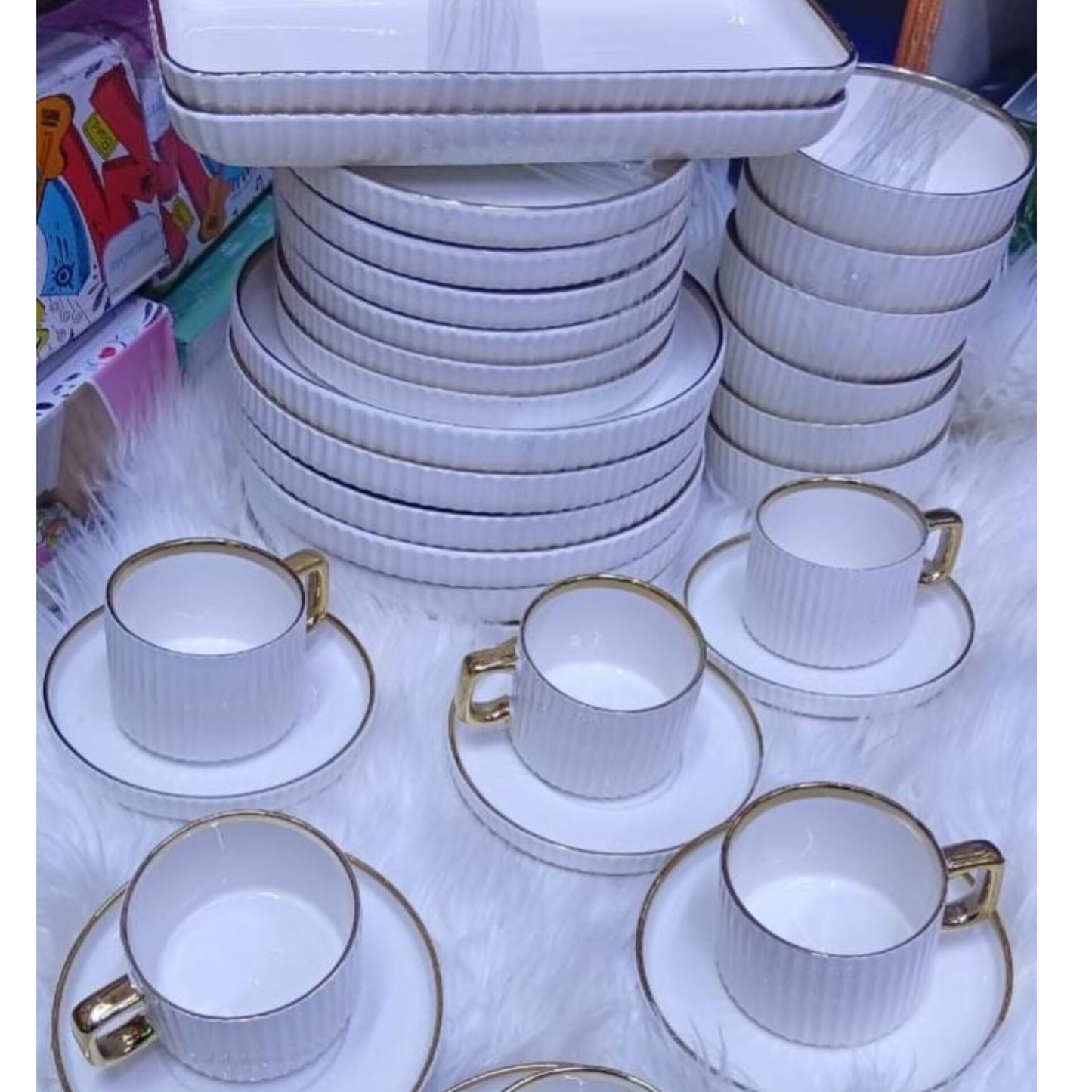 32 Piece Dinnerware Set