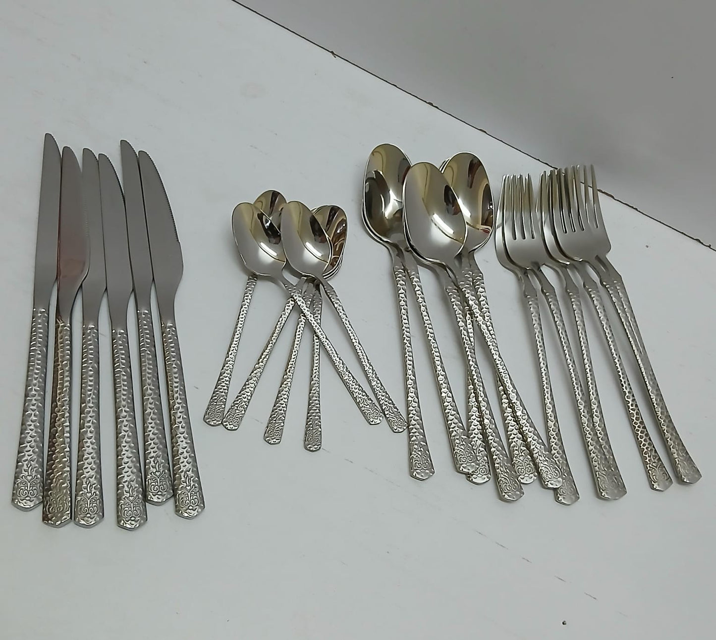 24 Piece silver stainless steel cutlery set