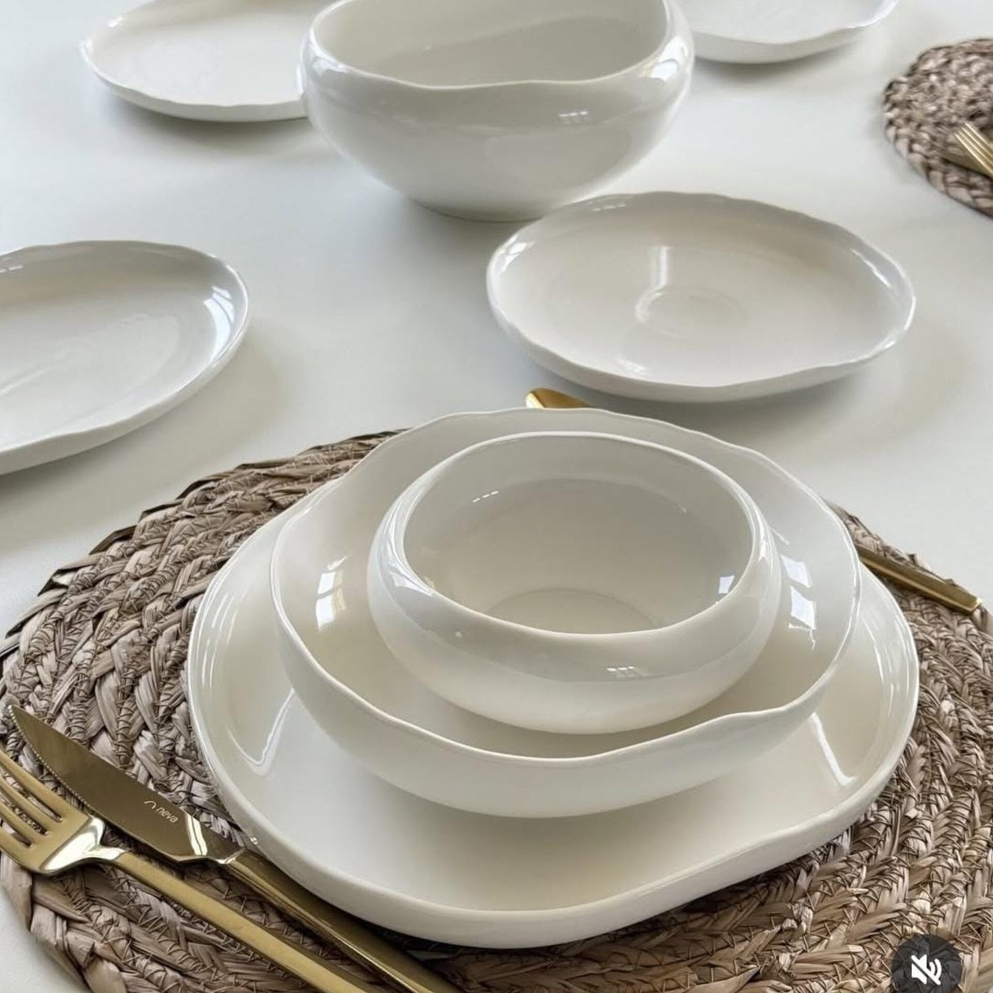 27 Piece Porcelain Dinner Set