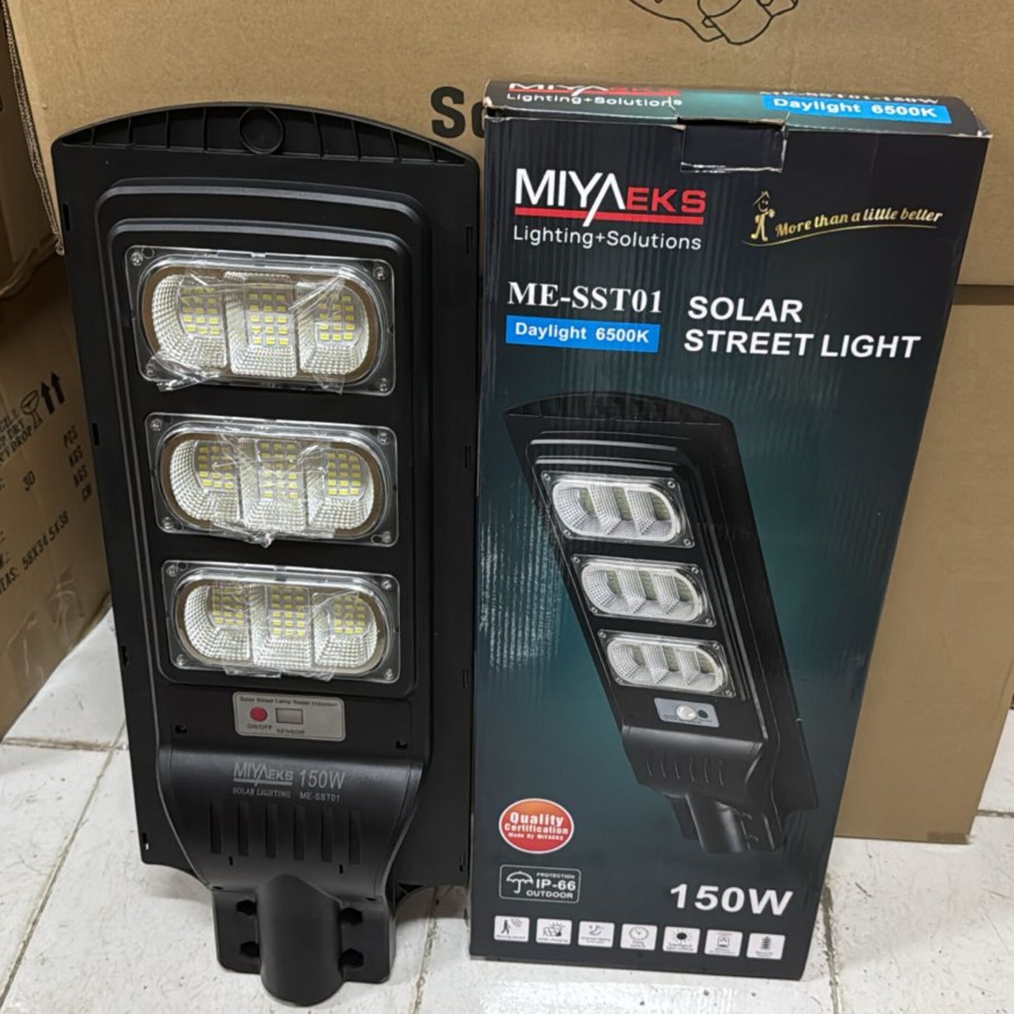 MIYAEKS 150W Solar Street Light with Pole