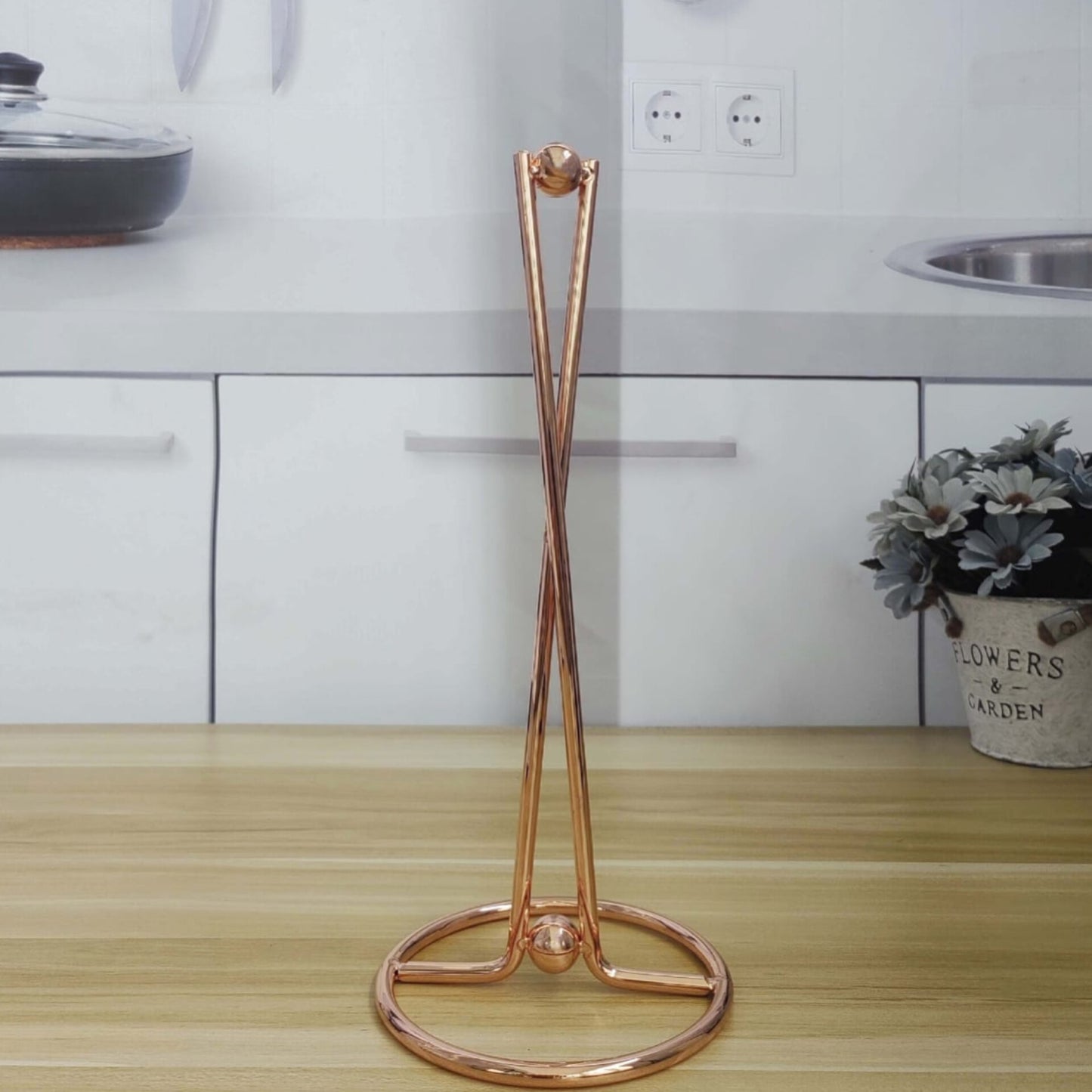 Vertical Iron Paper Towel Holder