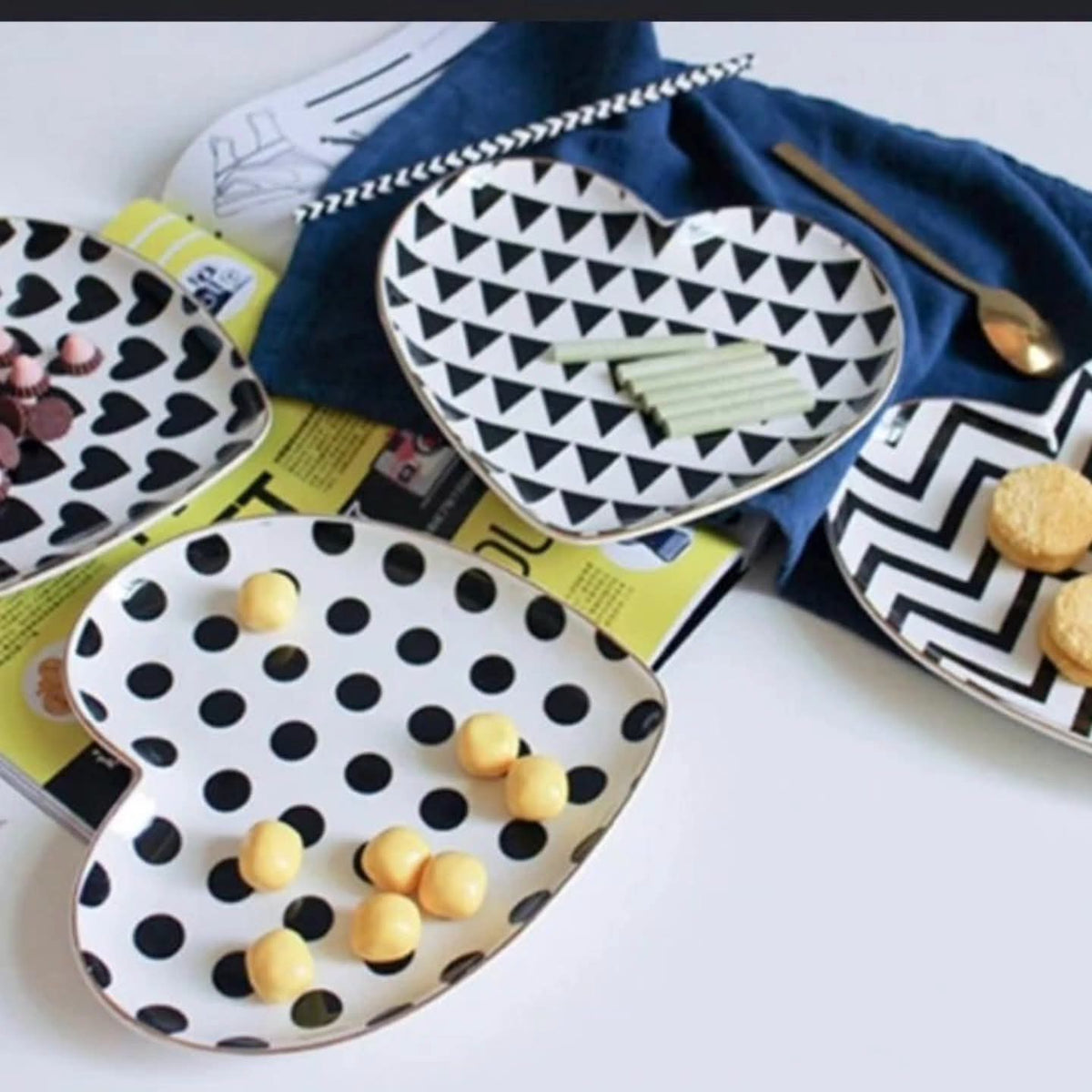 4Pcs Set Black White Heart Shaped Ceramic Trinket and Dessert Plates
