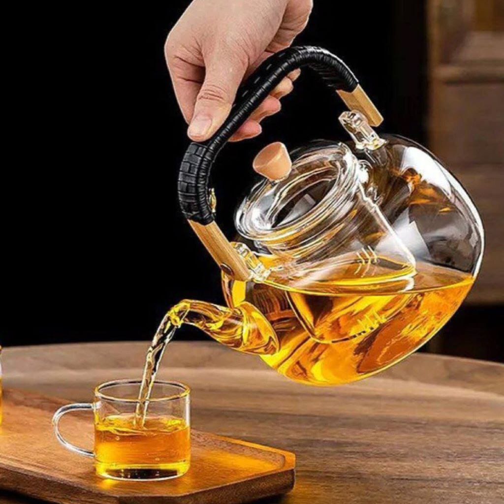 Glass teapot with infuser