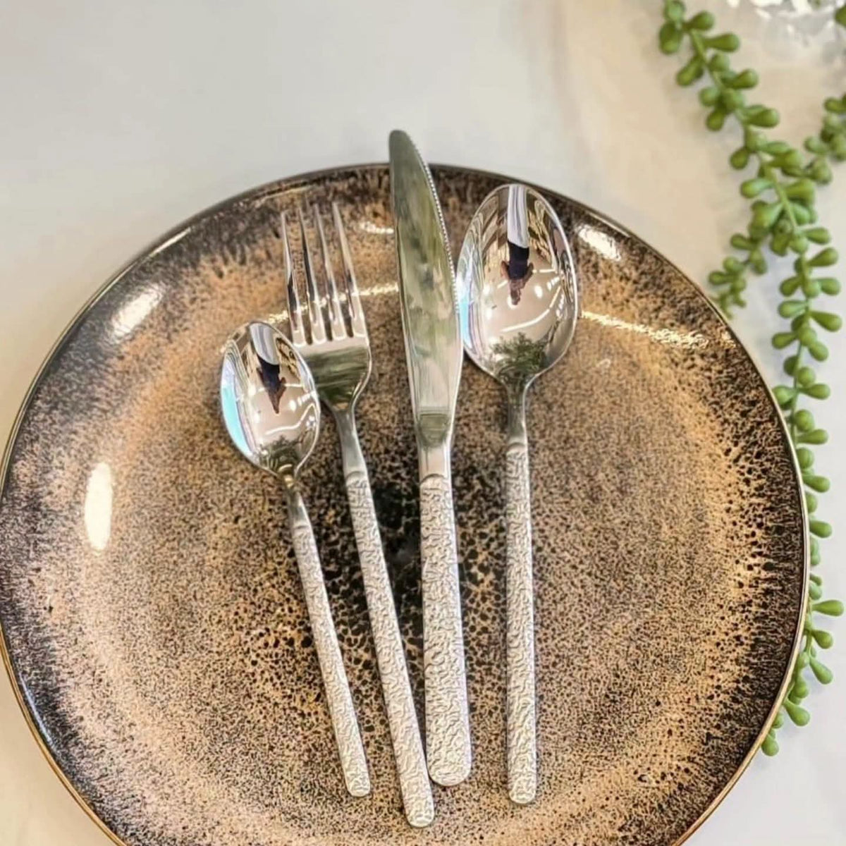 24Pcs Stainless Steel Flatware Cutlery Set