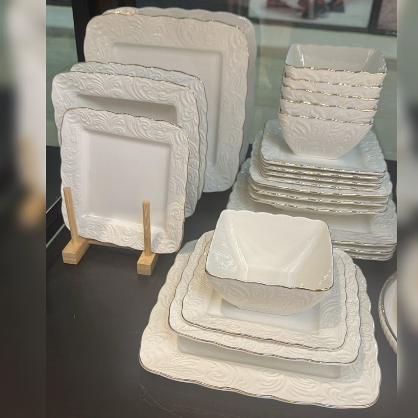 24 Piece Ceramic Dinner Set