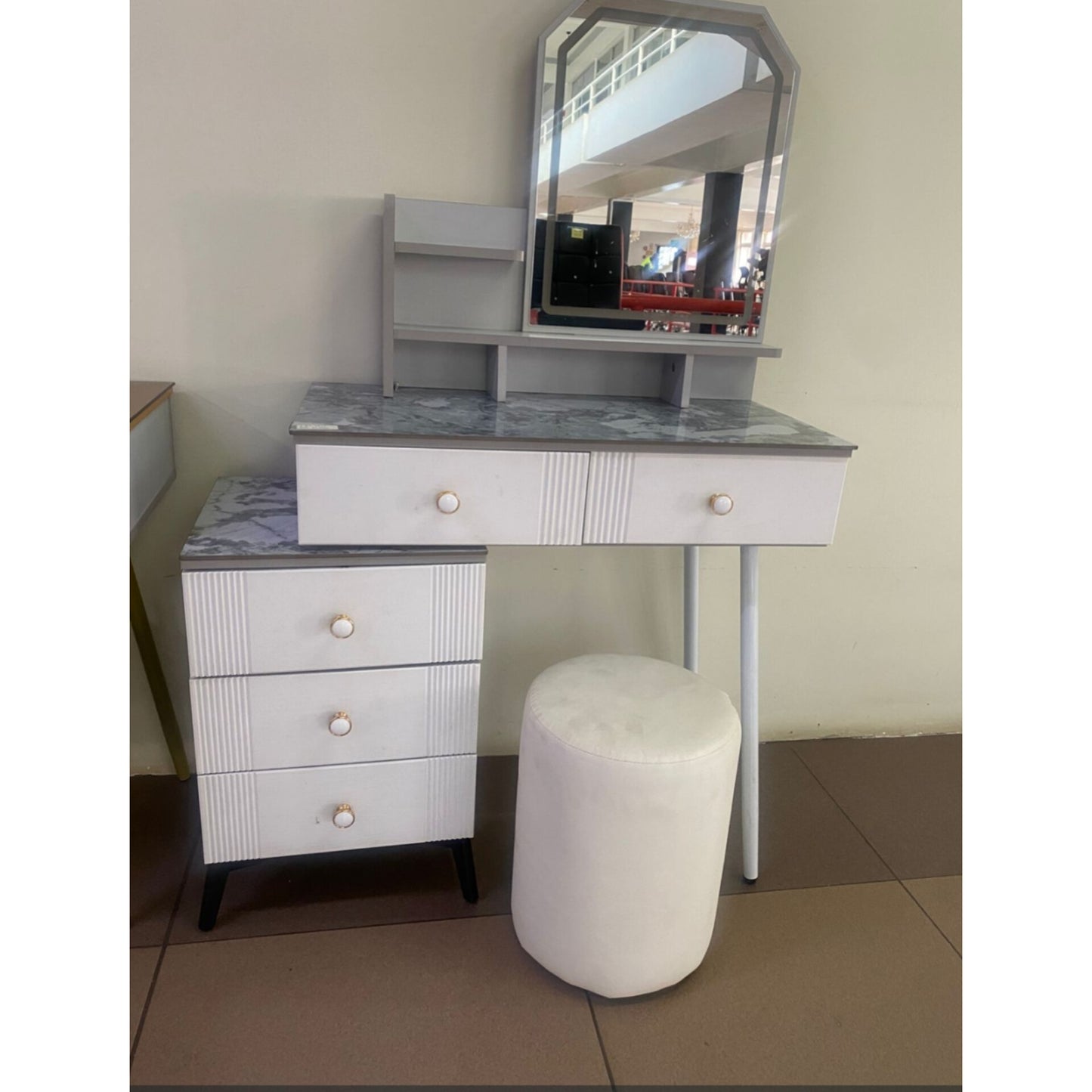 Dressing mirror with stool