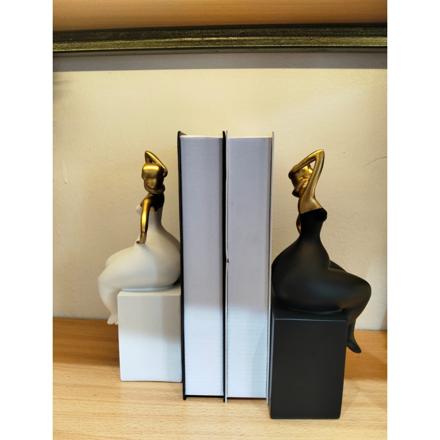Curvy Lady Figurine Table Ornament