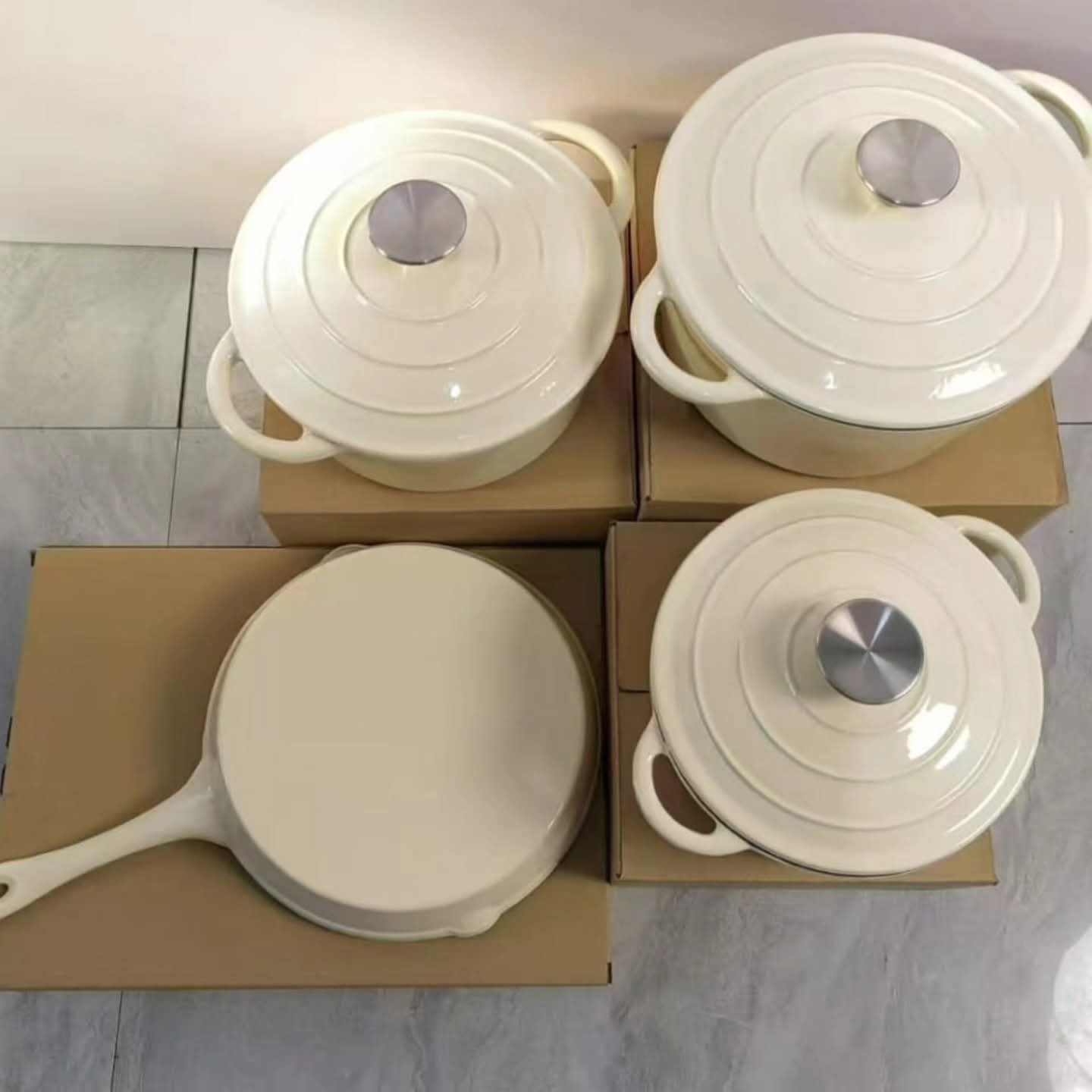 7 Piece enamel cast iron cooking pot set