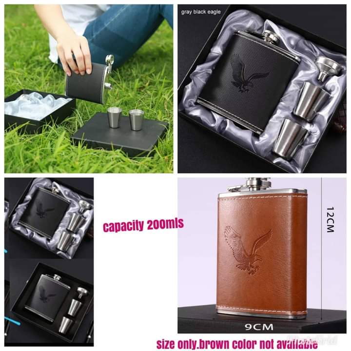 Hip flask with 2 tot cups gift
