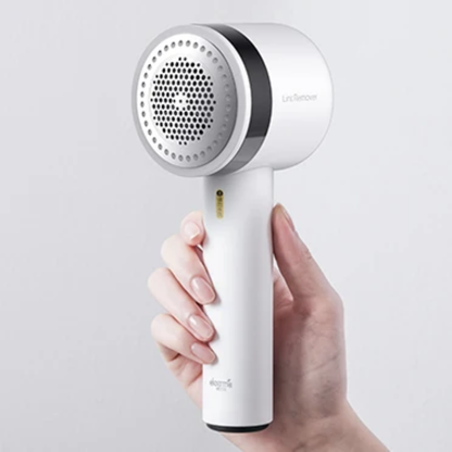 Rechargeable lint remover with roller