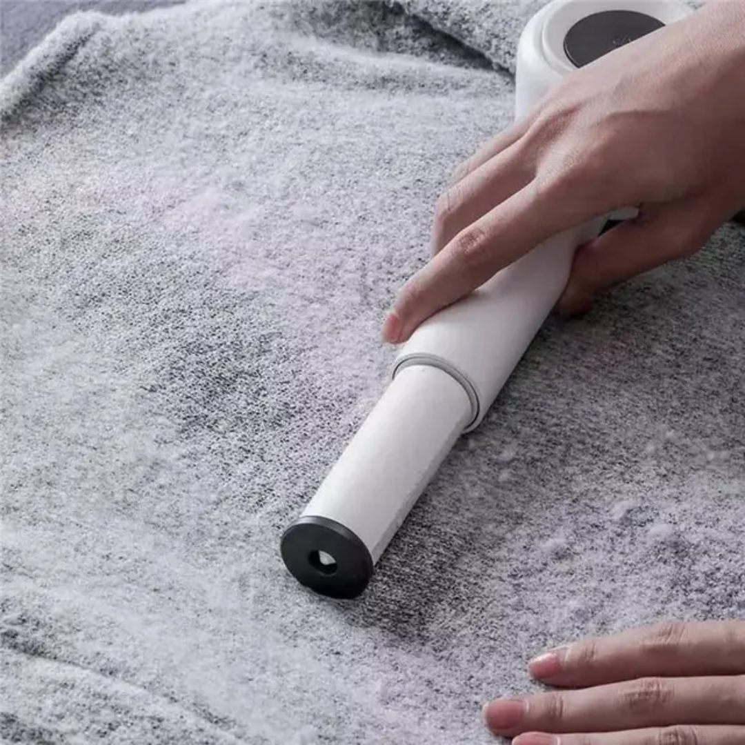 Rechargeable lint remover with roller