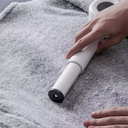 Rechargeable lint remover with roller