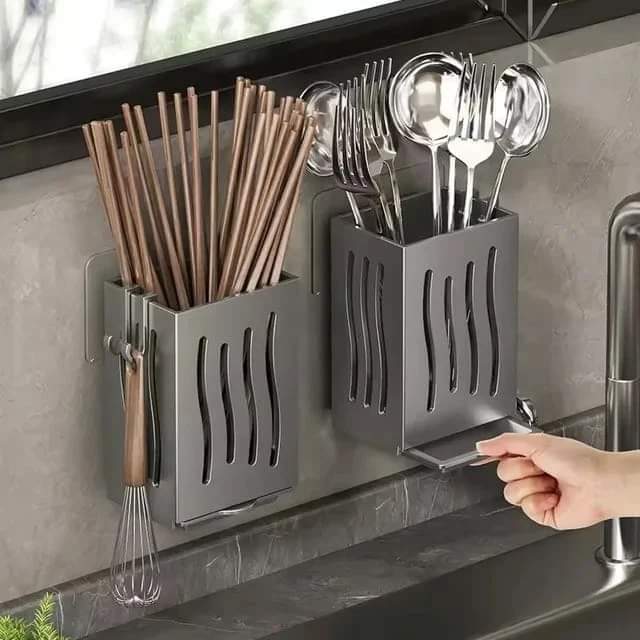 Wall mounted chopstick holder with drainer