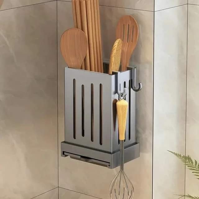 Wall mounted chopstick holder with drainer