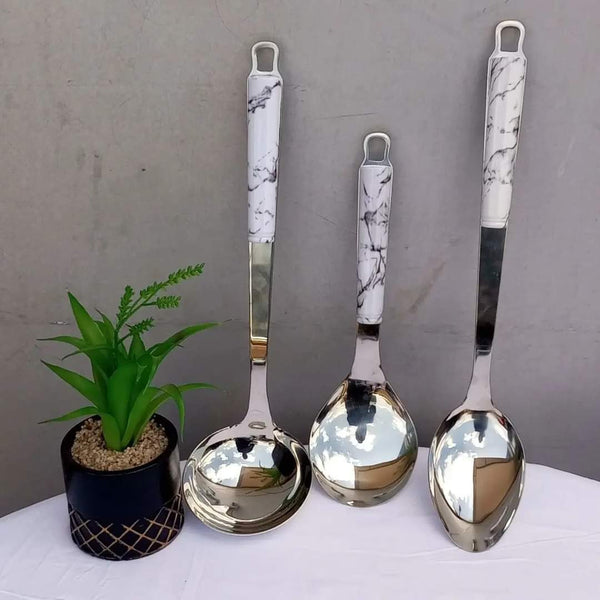 Serving spoons