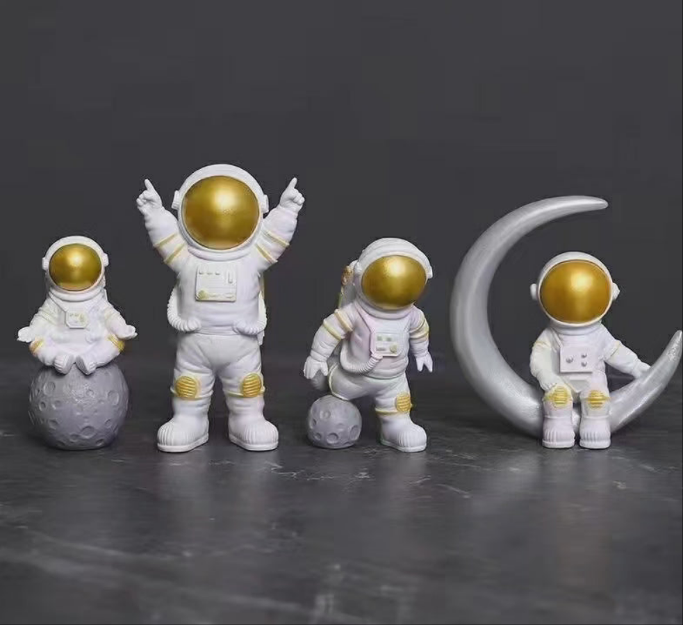 4pc Astronaut Figure Statue/Spaceman