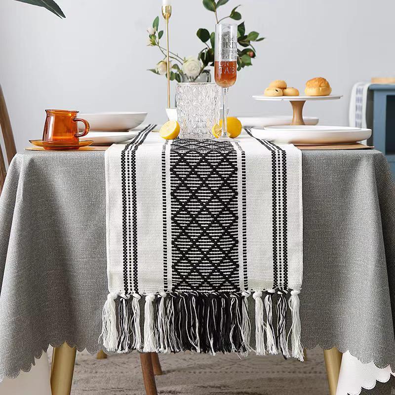 Quality table runner