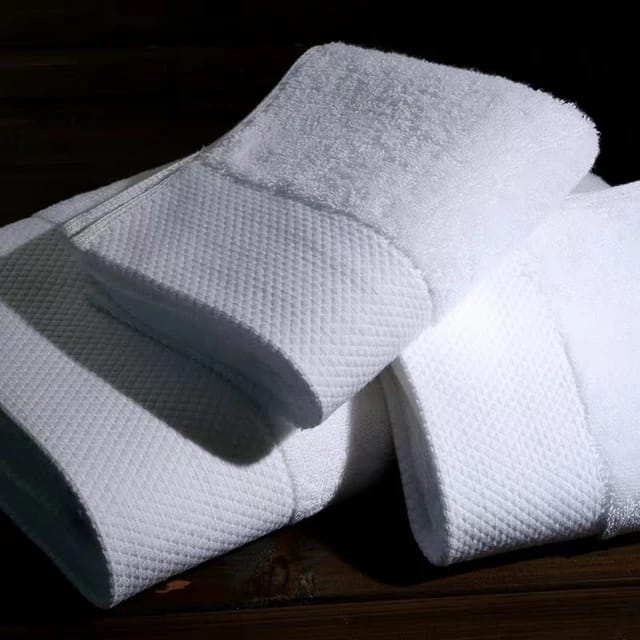 Cotton white towels