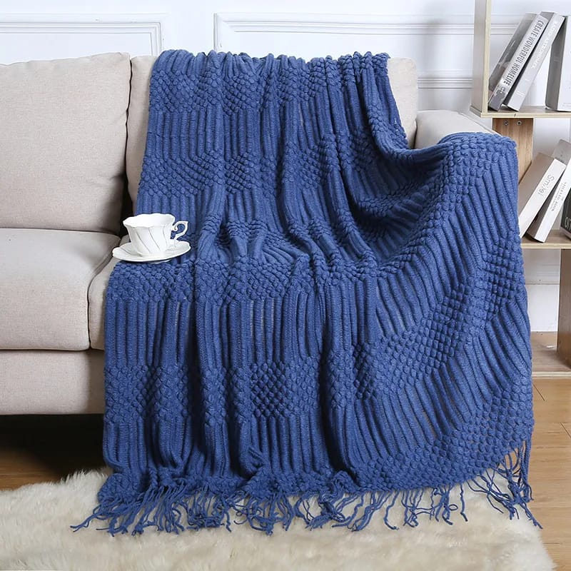 Knitted throw blanket