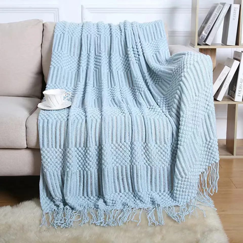 Knitted throw blanket