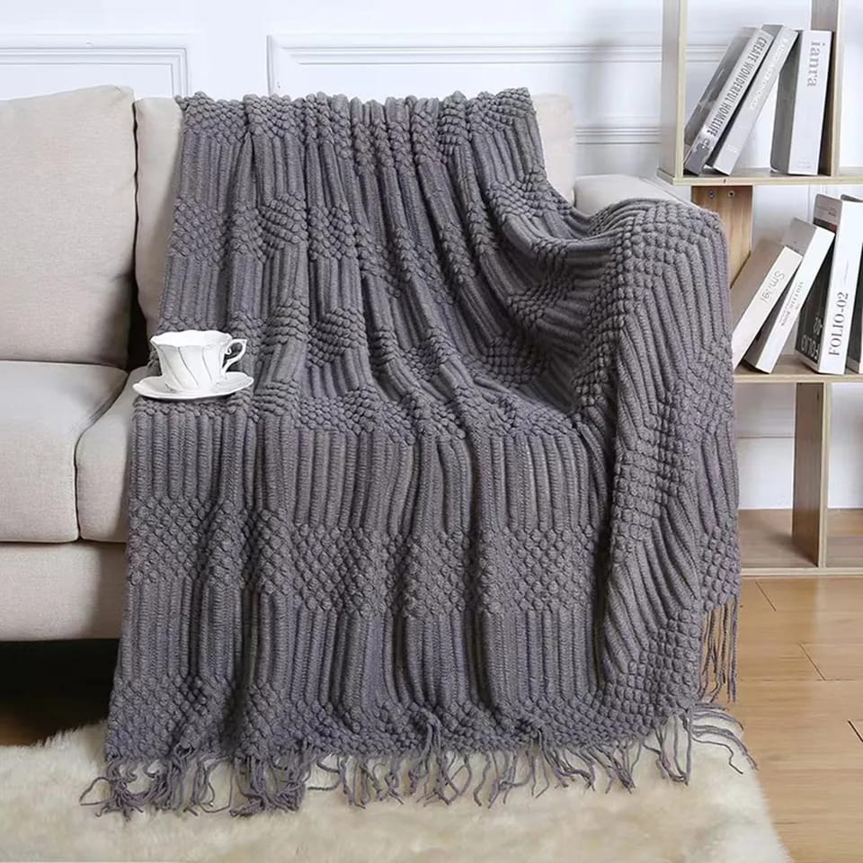 Knitted throw blanket