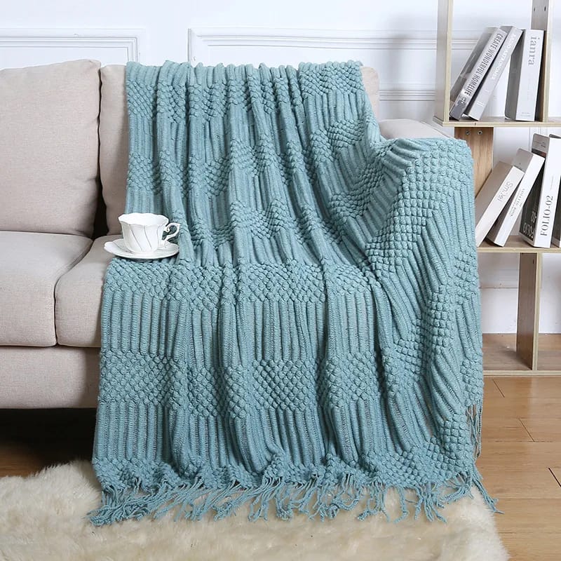 Knitted throw blanket