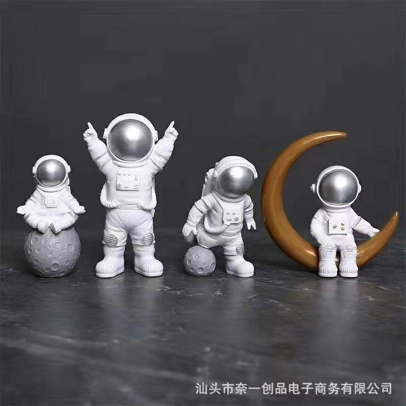 4pc Astronaut Figure Statue/Spaceman