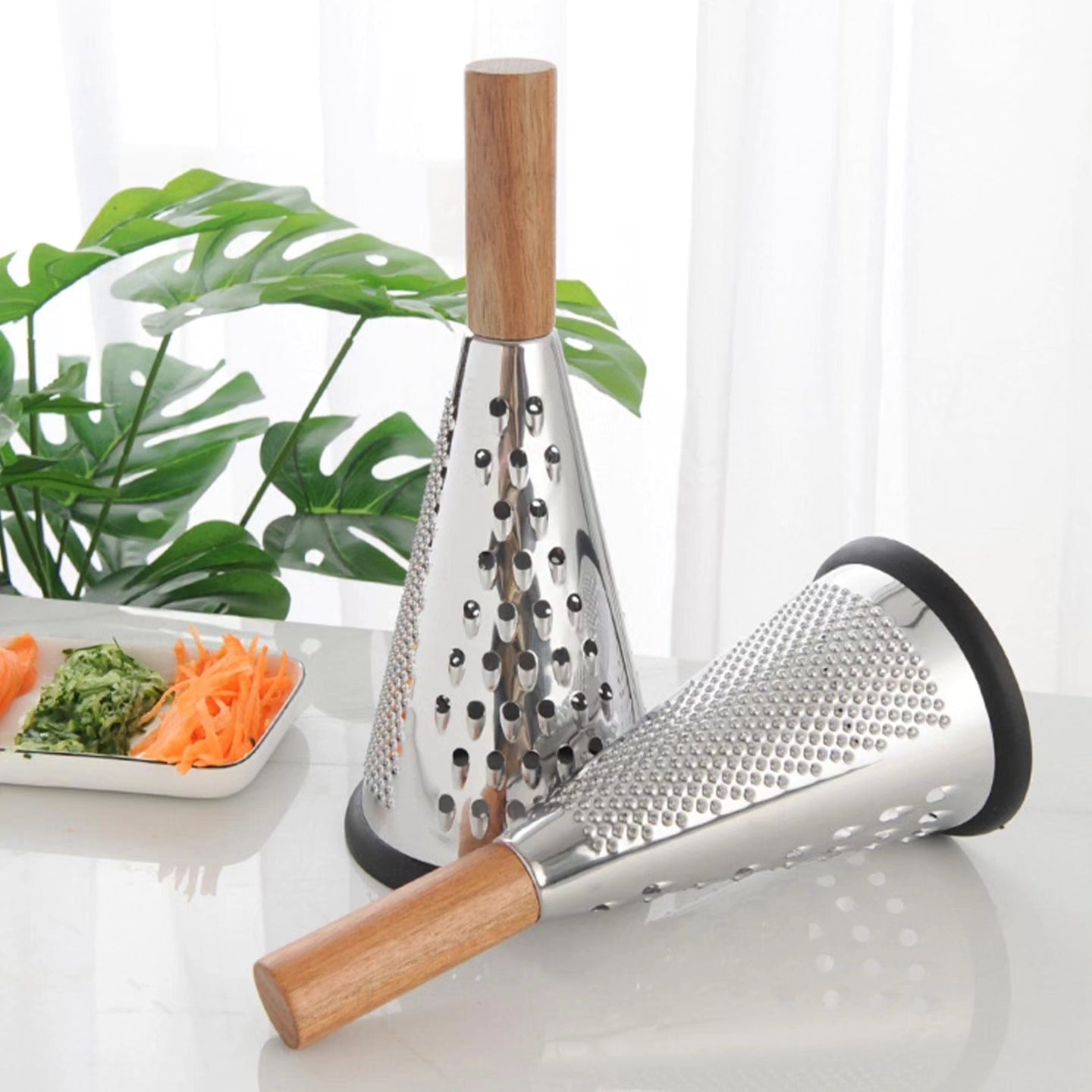 Quality grater with handle