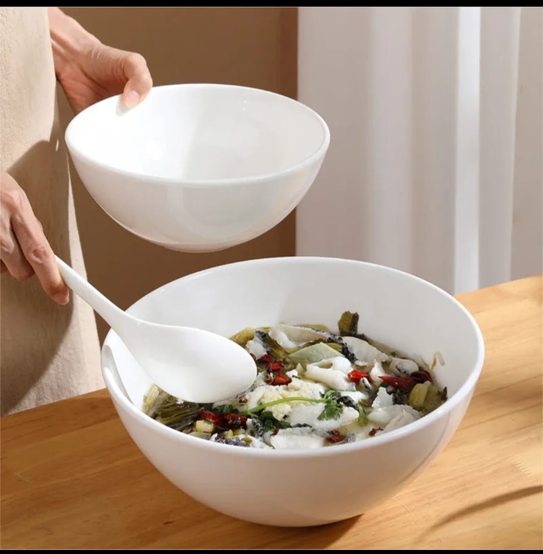 Round dessert salad bowl