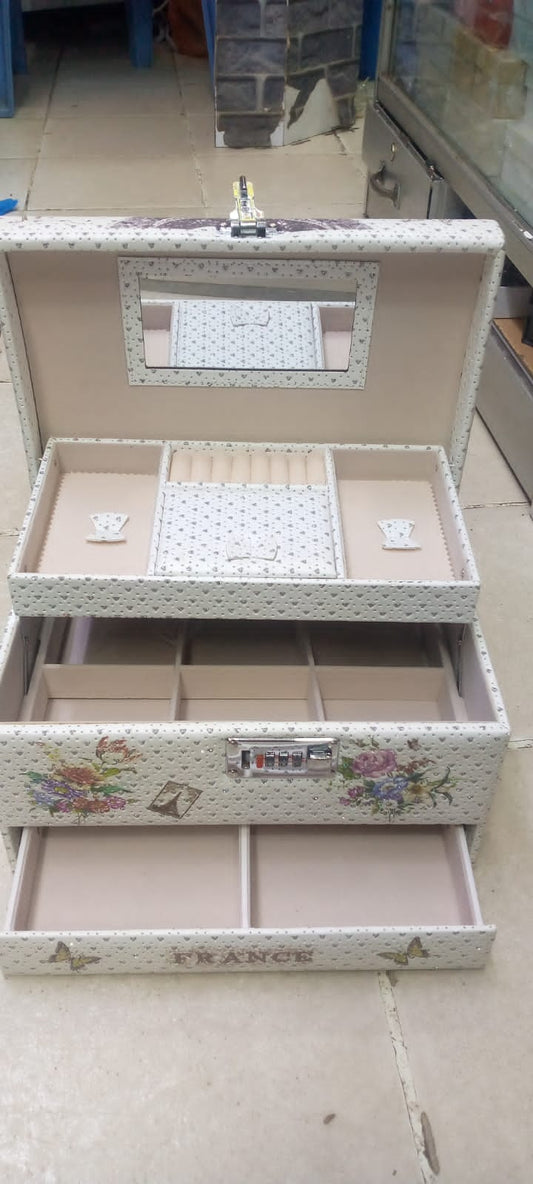 Jewellery organizer box