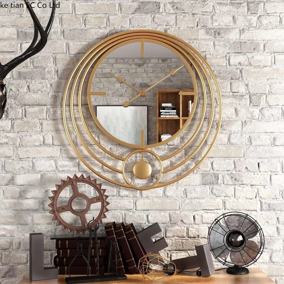 Decorative circular wall clock