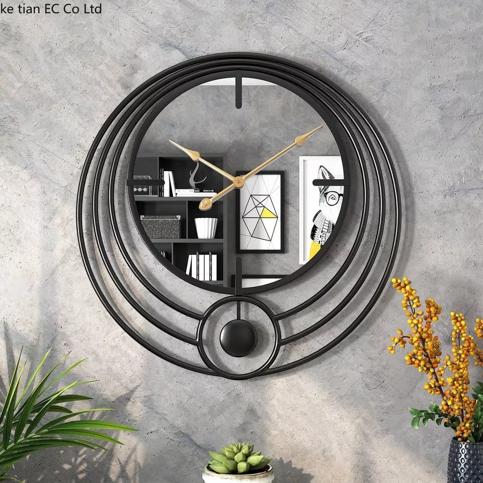 Decorative circular wall clock