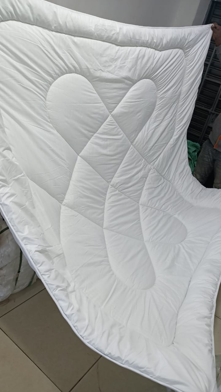 White faint striped  6*7 binded duvet set