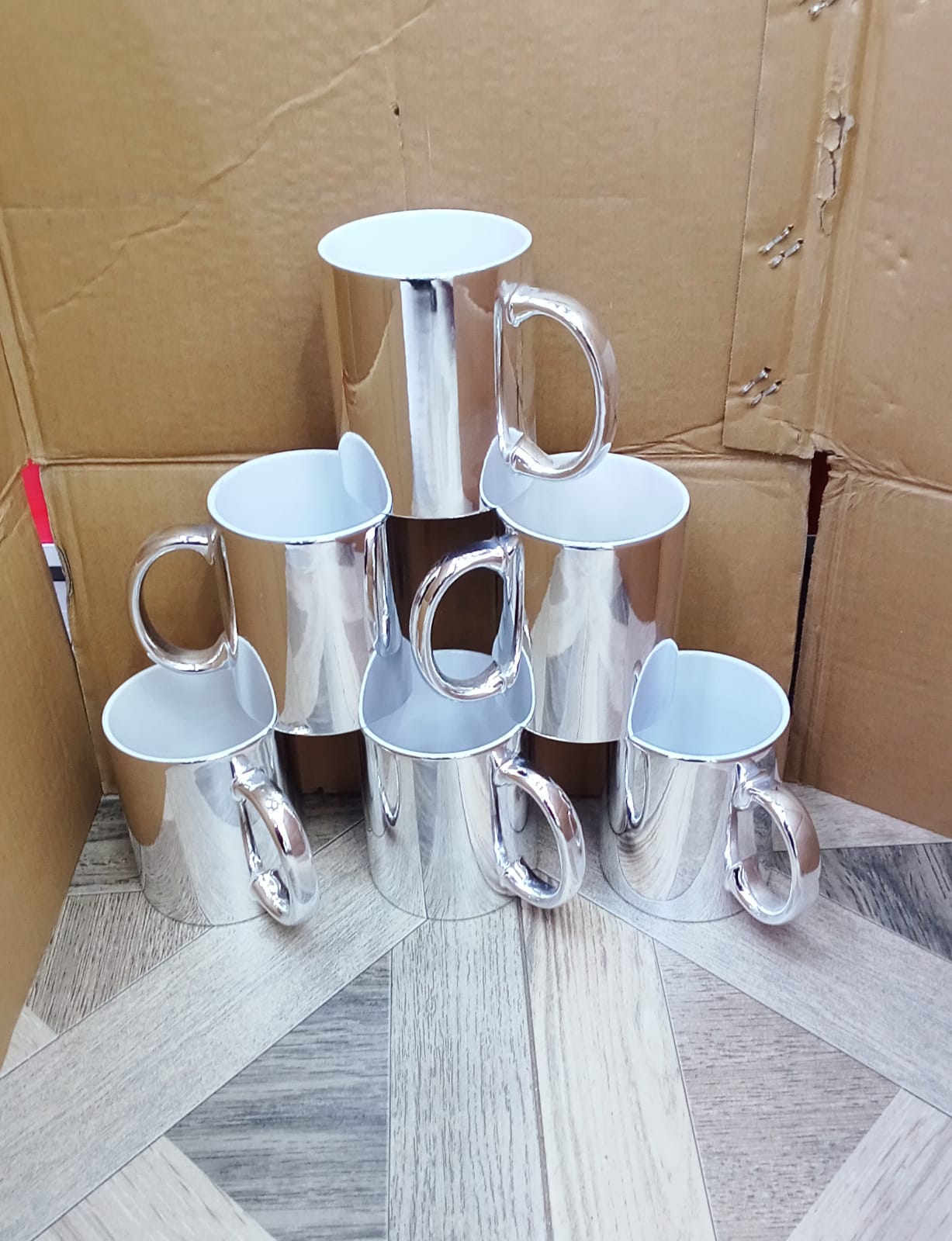 Silver and gold ceramic mugs sets