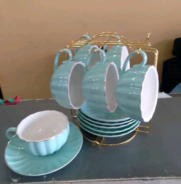 Cup and saucer set and stand