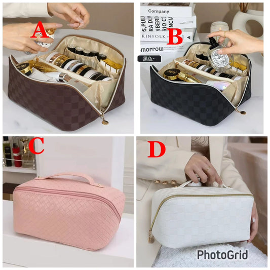 Travel cosmetic organizer