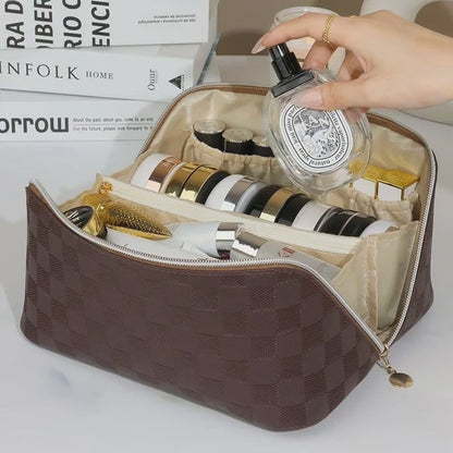 Travel cosmetic organizer