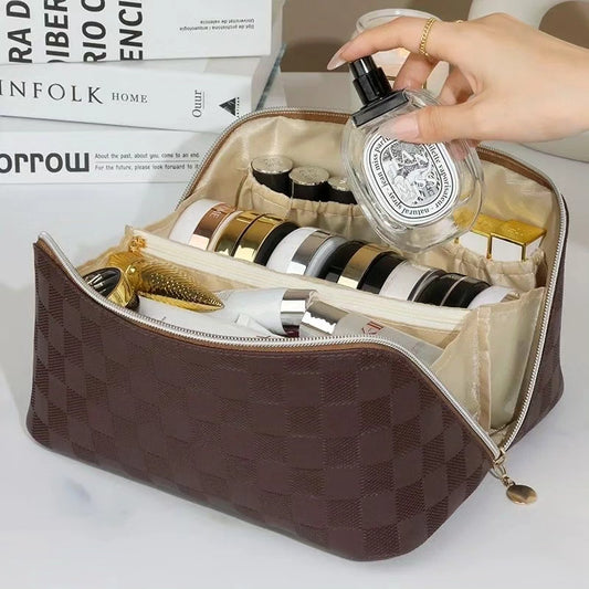 Travel cosmetic organizer